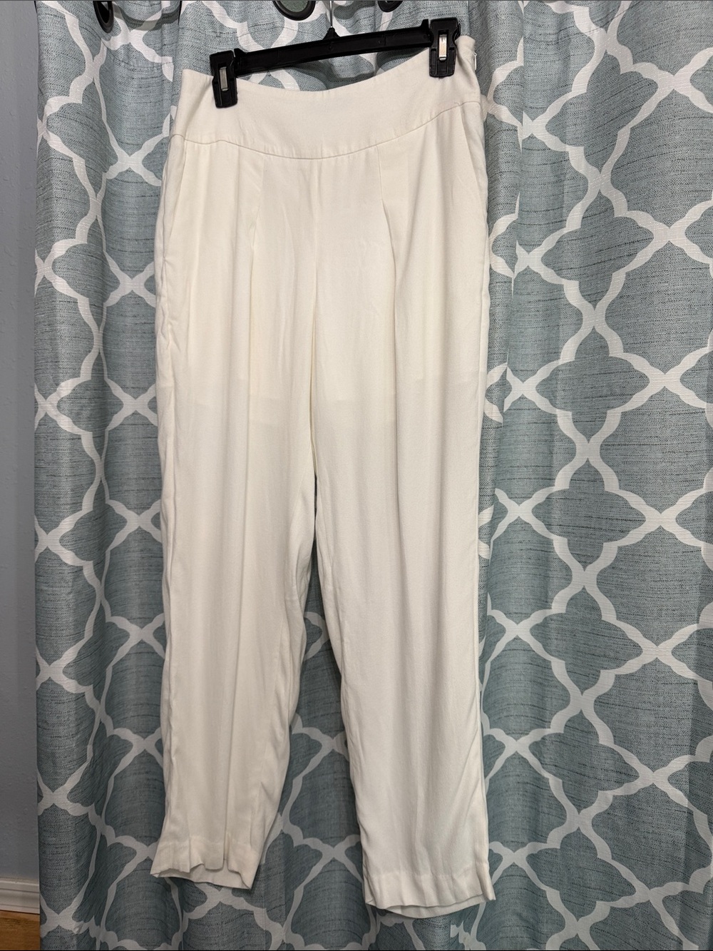 Women’s White Pleated High-Waist Pants